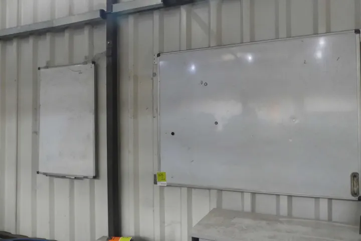 2x Whiteboard